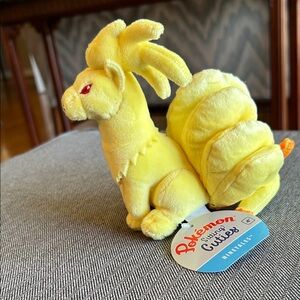 Pokémon Ninetales Sitting Cutie, 6”, 2019, NWT